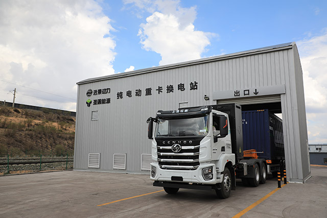 純電重卡換電站。白楊攝