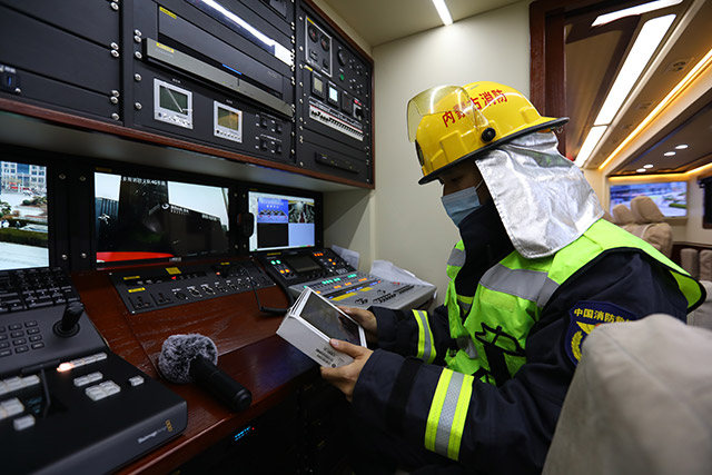 現(xiàn)場通信保障。雷建攝