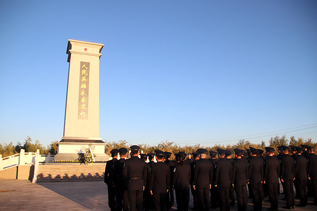 祭奠英烈活動(dòng)現(xiàn)場(chǎng)。張偉攝