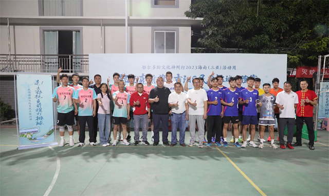 合影留念。鄂托克前旗委宣傳部供圖