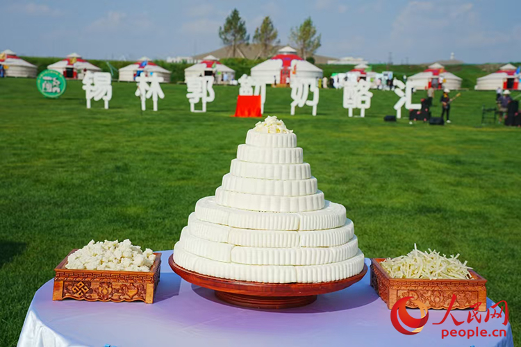 錫林郭勒奶酪。人民網(wǎng)記者 齊浩男攝