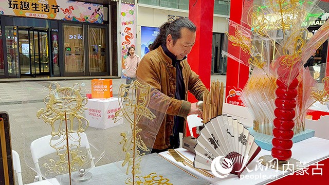 非物質(zhì)文化遺產(chǎn)糖畫展區(qū)。人民網(wǎng)記者 寇雅楠攝