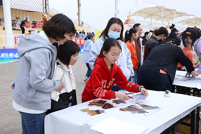 現(xiàn)場(chǎng)舉辦各類游戲。達(dá)茂旗委宣傳部供圖