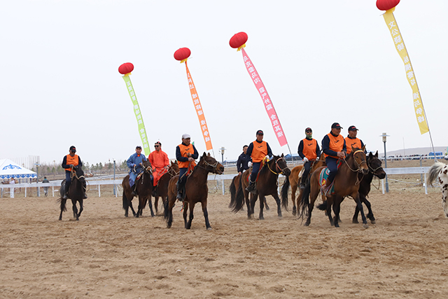 各參賽隊亮相。達茂旗委宣傳部供圖