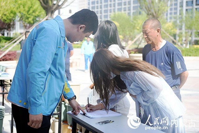 宣傳安全知識。人民網(wǎng)記者 李睿攝