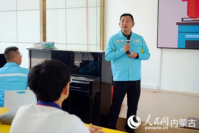 講授燃氣安全知識。人民網(wǎng)記者 李睿攝