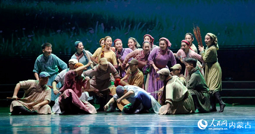 歌舞《北疆風(fēng)景線》。人民網(wǎng)記者 齊浩男攝