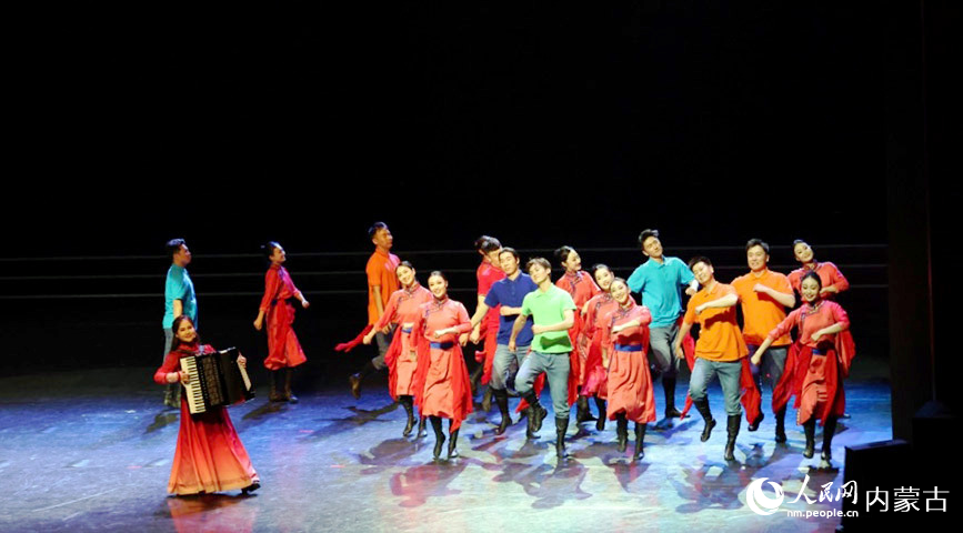 舞蹈《牢記囑托再出發(fā)》。人民網(wǎng)記者 齊浩男攝