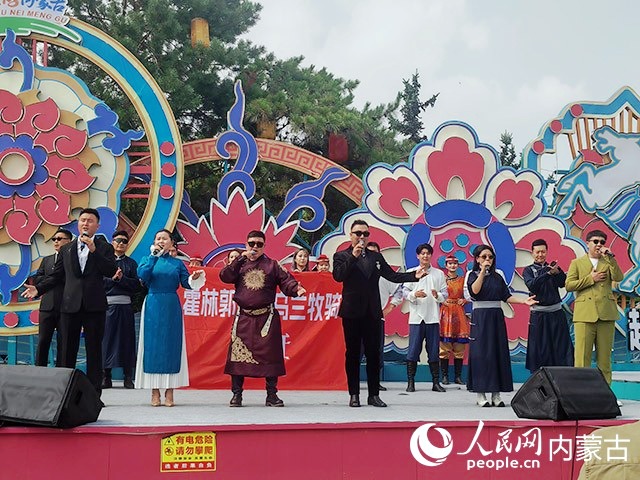 《永遠的烏蘭牧騎》現場。實習生 秦語睿攝