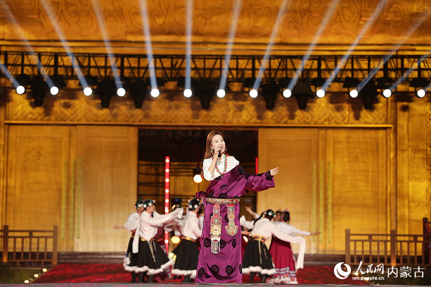 2025年中國原生民歌節(jié)在內(nèi)蒙古自治區(qū)呼和浩特市開幕。人民網(wǎng)記者 寇雅楠攝