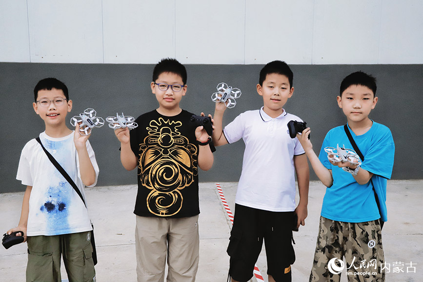 選手們賽后合影。實習(xí)生 韓飛月攝