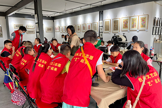 在東達山藝術區(qū)開展非遺研學