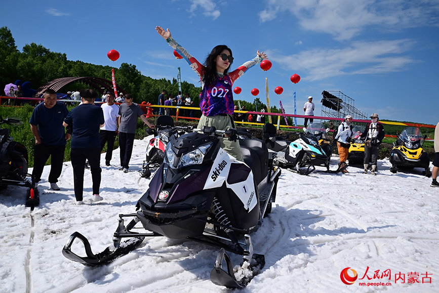 盛夏戲雪活動現(xiàn)場。實習(xí)生 張雅新攝