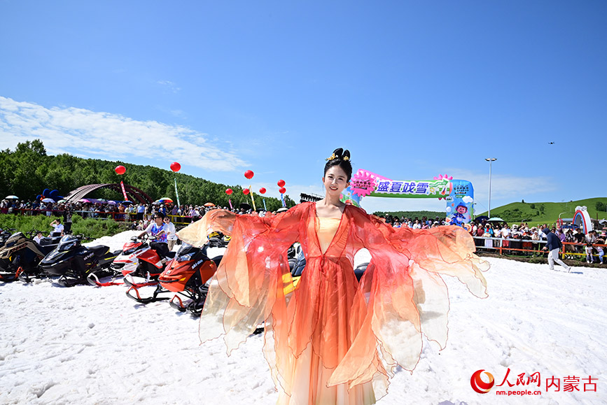 盛夏戲雪活動(dòng)現(xiàn)場(chǎng)。實(shí)習(xí)生 張雅新攝