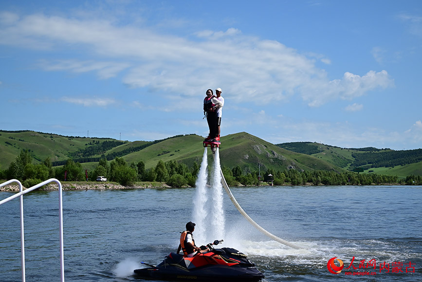 鳳凰山莊水上娛樂項目。實習(xí)生 張雅新攝