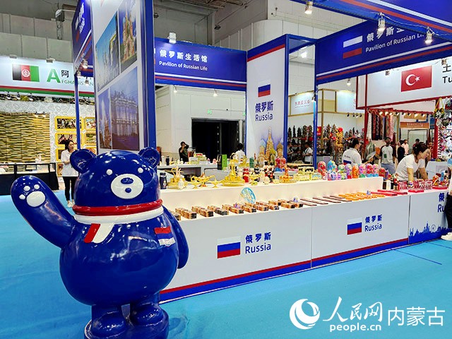 琳瑯滿目的俄羅斯商品。實習生 劉恒岳攝