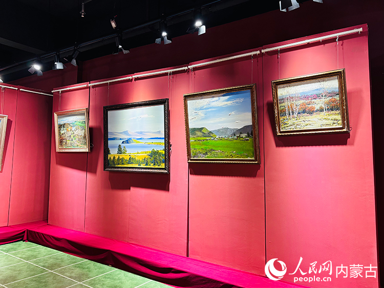 油畫寫生基地中展示的作品。人民網(wǎng)記者 張聿修攝