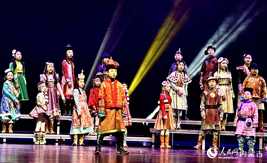 演出現(xiàn)場(chǎng)。實(shí)習(xí)生 張雅新攝