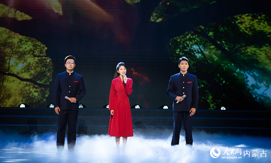 展演現(xiàn)場(chǎng)。內(nèi)蒙古藝術(shù)學(xué)院供圖