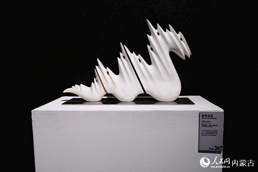 雕塑藝術(shù)展現(xiàn)場展品。實習(xí)生 韓飛月攝