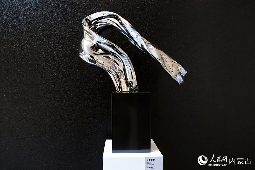 雕塑藝術(shù)展現(xiàn)場(chǎng)展品。實(shí)習(xí)生 韓飛月攝