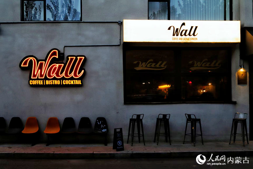 東護(hù)城河北街夜景。實(shí)習(xí)生 韓飛月攝