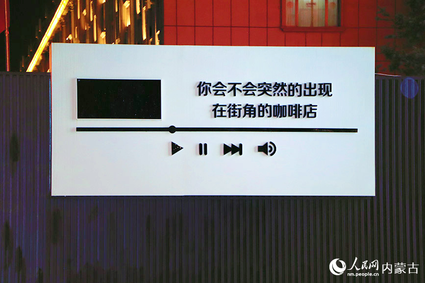 東護城河北街夜景。實習生 王伊蕊攝