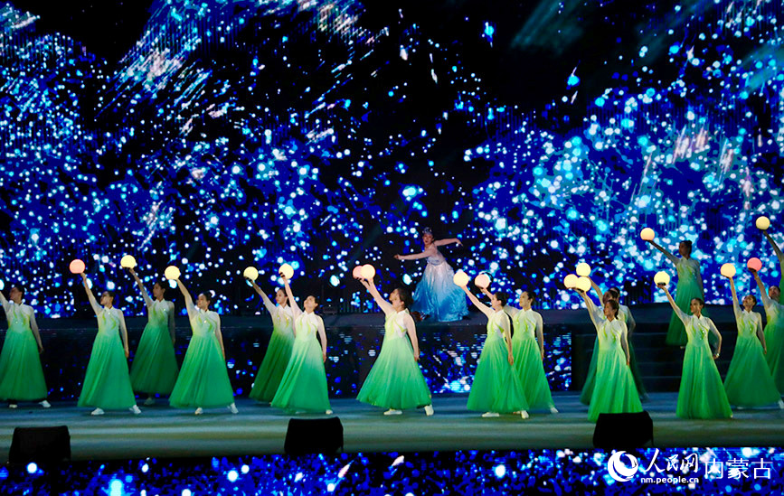 開幕式現(xiàn)場演出。實習(xí)生 董昱攝