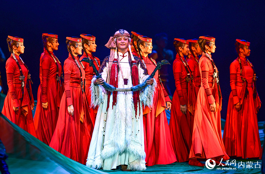 8月29日，演員在舞劇《敕勒川》中表演。王正攝