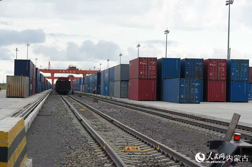 滿洲里鐵路口岸現(xiàn)場。實習(xí)生 王正玉攝