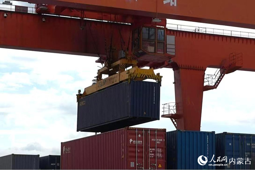 滿洲里鐵路口岸現(xiàn)場。實習(xí)生 王正玉攝