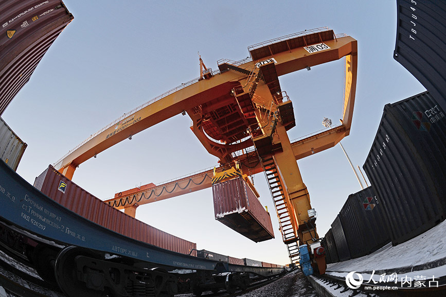 滿洲里鐵路口岸現(xiàn)場。實習(xí)生 王正玉攝