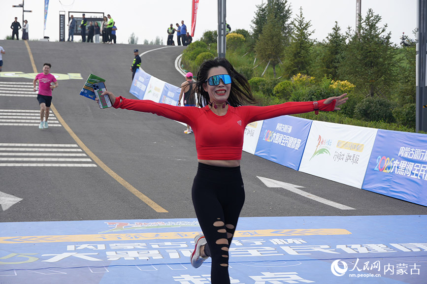 選手抵達終點。實習生 王正玉攝