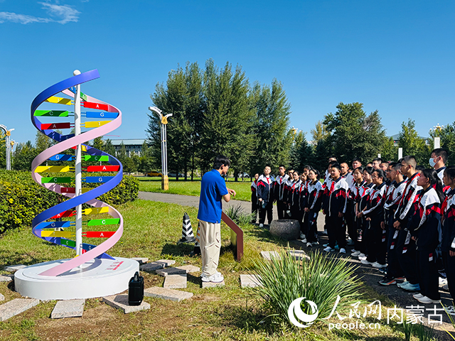 活動現(xiàn)場進行知識科普。人民網(wǎng)記者 張聿修攝