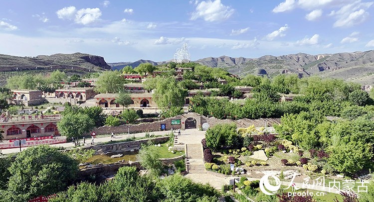 準格爾旗黃河大峽谷崔家寨古村落景區(qū)。人民網(wǎng) 孟佳澍攝