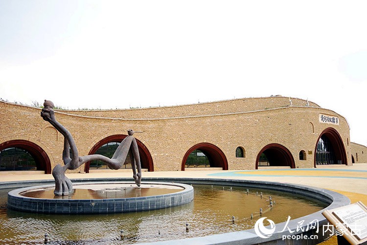 準格爾旗大峽谷內(nèi)的黃河文化館。人民網(wǎng)記者 苗陽攝