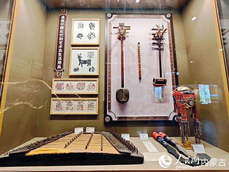 黃河文化館內(nèi)精美展品。人民網(wǎng)記者 張雪冬攝
