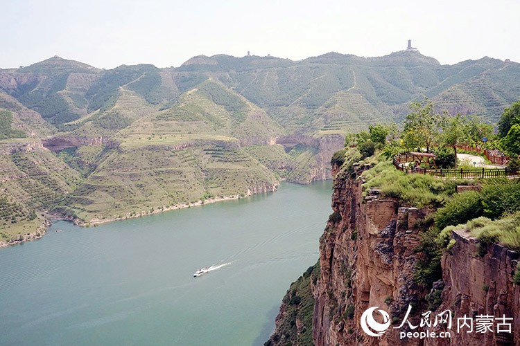 準格爾旗黃河大峽谷景區(qū)。人民網(wǎng)記者 苗陽攝