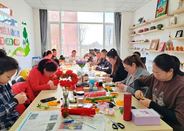 都斯圖社區(qū)殘疾人手工藝坊直播現(xiàn)場(chǎng)。都斯圖社區(qū)供圖