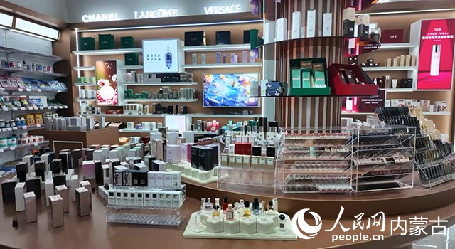 禮盒公園內(nèi)的體驗(yàn)店。人民網(wǎng)記者 齊浩男攝