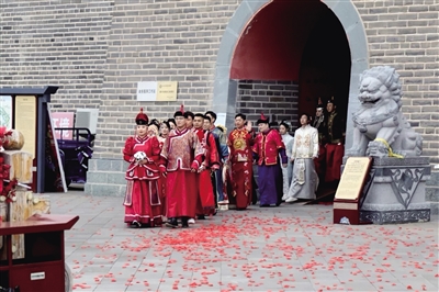 舉辦集體婚禮。