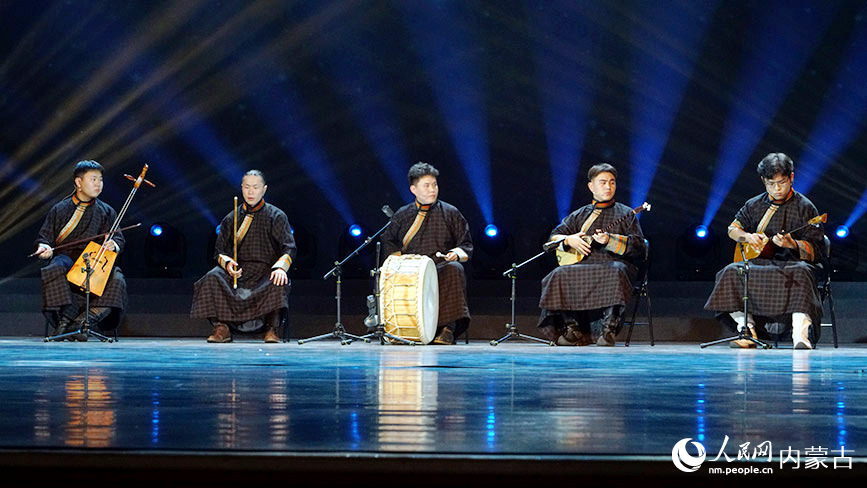 晚會演出現(xiàn)場。人民網(wǎng)記者 齊浩男攝