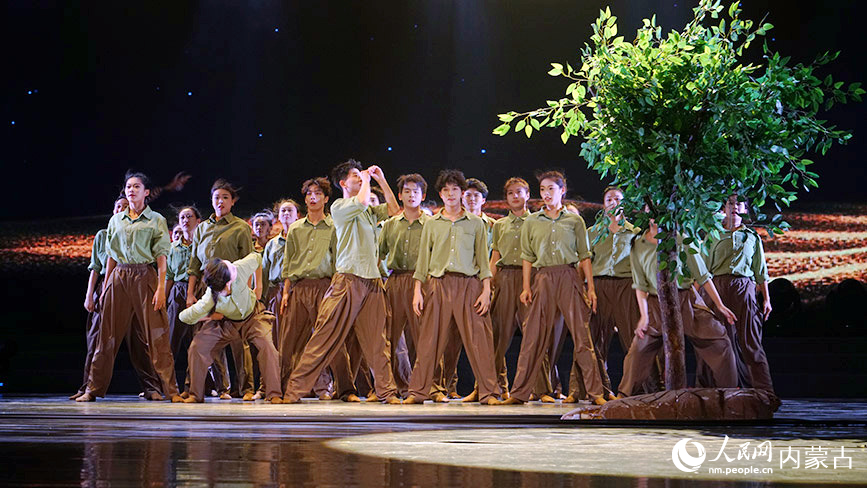 晚會(huì)演出現(xiàn)場。人民網(wǎng)記者 齊浩男攝