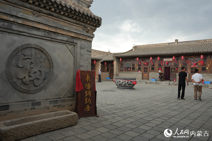 老包頭走西口文化歷史街區(qū)。人民網(wǎng)記者 張雪冬攝