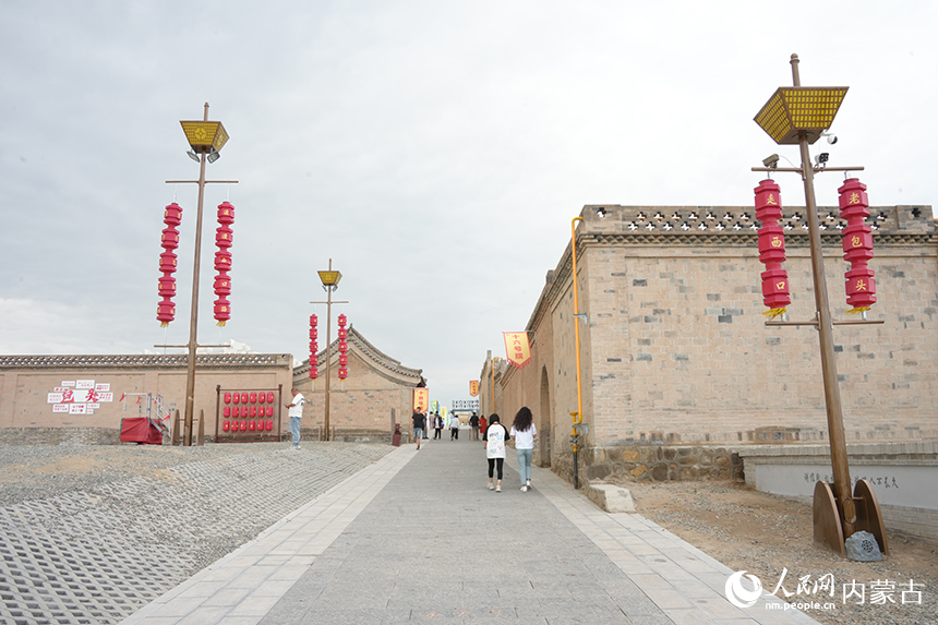 老包頭走西口文化歷史街區(qū)。人民網(wǎng)記者 張雪冬攝