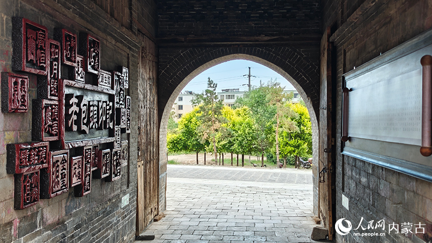 老包頭走西口文化歷史街區(qū)。人民網(wǎng)記者 張雪冬攝