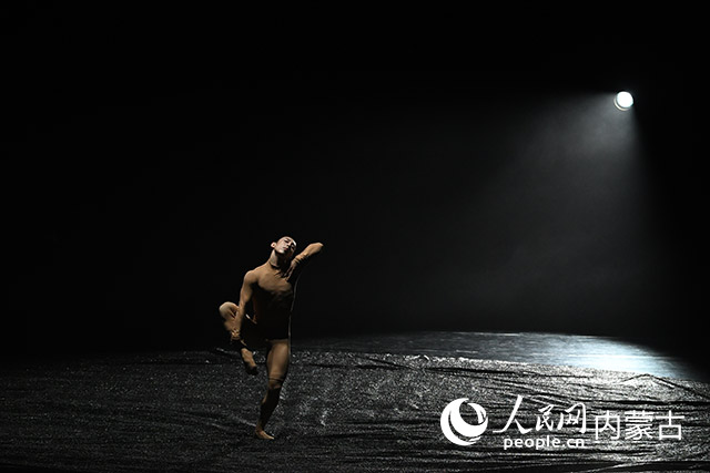 《抬頭明亮，那時光 》表演現(xiàn)場。王磊攝