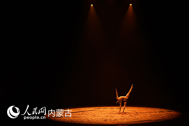 《抬頭明亮，那時光 》表演現(xiàn)場。王磊攝