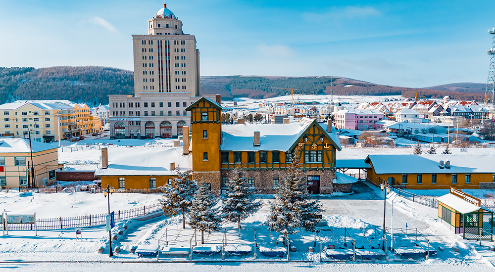 阿爾山火車站，冬日銀裝素裹，美如童話。