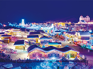 霓虹閃爍的阿爾山雪村